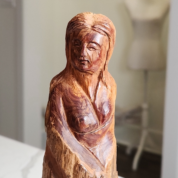 HAND CARVED WOODEN SCULPTURE OF A WOMAN SIGNED - Picture 2 of 9